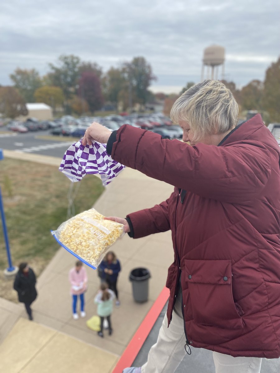 SunmanEl's tweet photo. 4th Graders were challenged to design a contraption to protect their raw egg from a fall. 71% of EGGS made it through the drop without breaking!
#powerstandard Constructing science explanations & designing solutions
#eggdrop #STEAM #HowMuchWeCanGrow #WatchSunmanDearborn https://t.co/V3RMC4m4yF