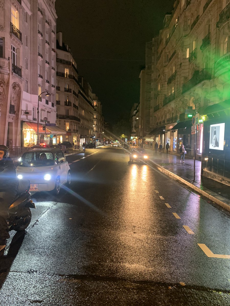 Bel exploit avec les travaux de La Muette : pas de piste cyclable, pas d’emplacement vélo en amont du feu en dépit des obligations de la loi LOM! 👏👏👏 Si vous voulez que ça bouge, votez 🗳

decider.paris.fr/decider/jsp/si…