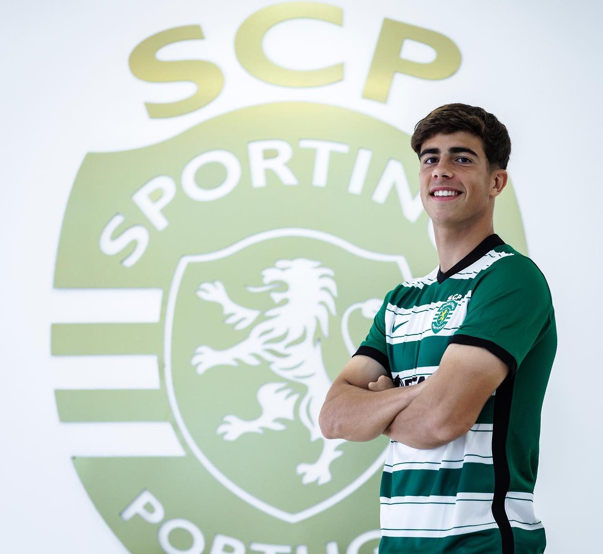 Afonso_M11's tweet photo. Que felicidade continuar a honrar o símbolo do leão. Venceremos juntos #EuSouSporting 💚 https://t.co/p4FLqzKlVK