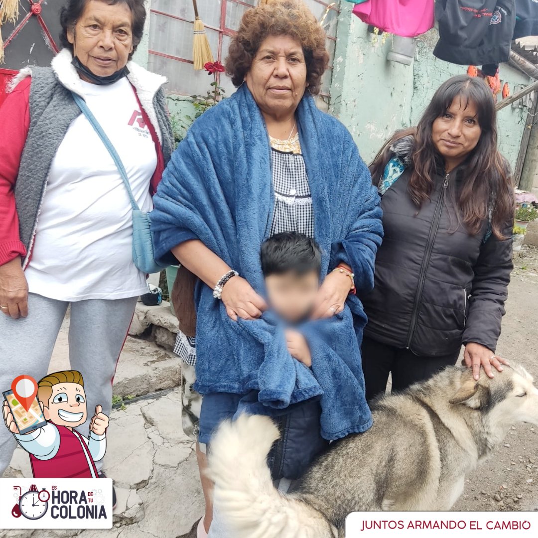 ArmandoNLop's tweet photo. Las familias de escasos recursos en Vista Hermosa están recibiendo cobijas, mediante el programa #EsHoraDeTuColonia. Juntos seguimos revirtiendo el rezago de #NicolásRomero. #JuntosArmandoElCambio https://t.co/fQTKiMpFic