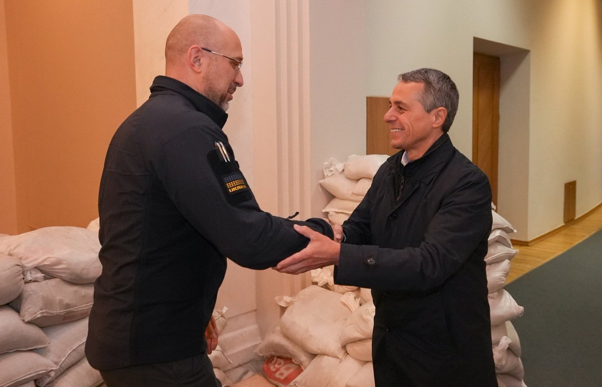 ignaziocassis's tweet photo. My visit to #Ukraine: I underlined 🇨🇭 solidarity with Ukraine 🤝 It was a good opportunity to exchange with @ZelenskyyUa & @Denys_Shmyhal about their multi-stakeholder efforts for innovative, sustainable #reconstruction of 🇺🇦 based on the #LuganoPrinciples https://t.co/ixIqCMvMG2
