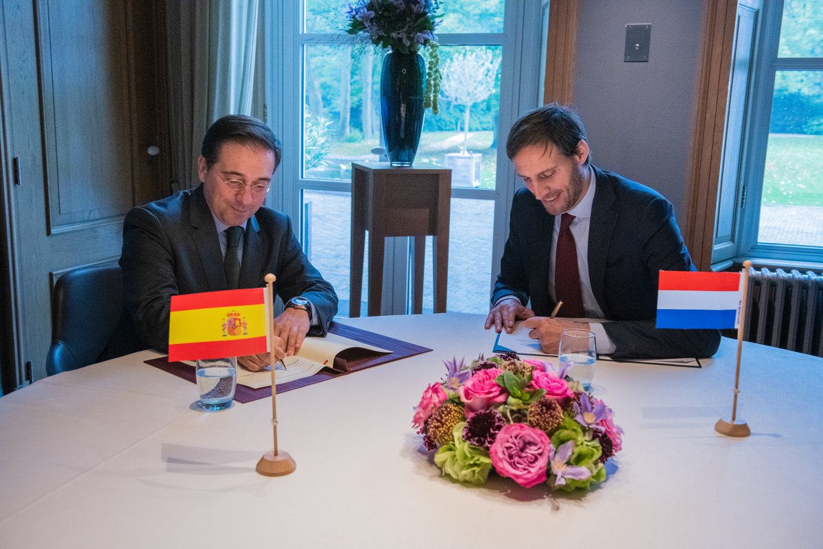 Great meeting with @jmalbares in The Hague. The Netherlands and #Spain are like-minded partners in the EU, NATO and UN. We aim to grow our cooperation for a strong and resilient Europe and in areas like human rights. 1/2 government.nl/documents/dipl…