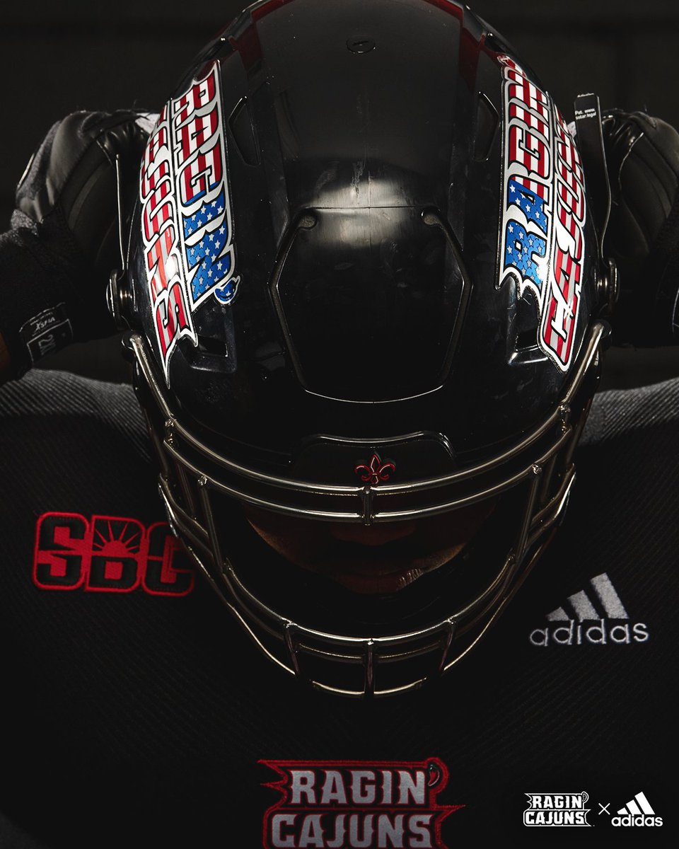 RaginCajunsFB's tweet photo. ⚫️ 🤝 🇺🇸

#cULture | #GeauxCajuns https://t.co/7YvLBcS9FN