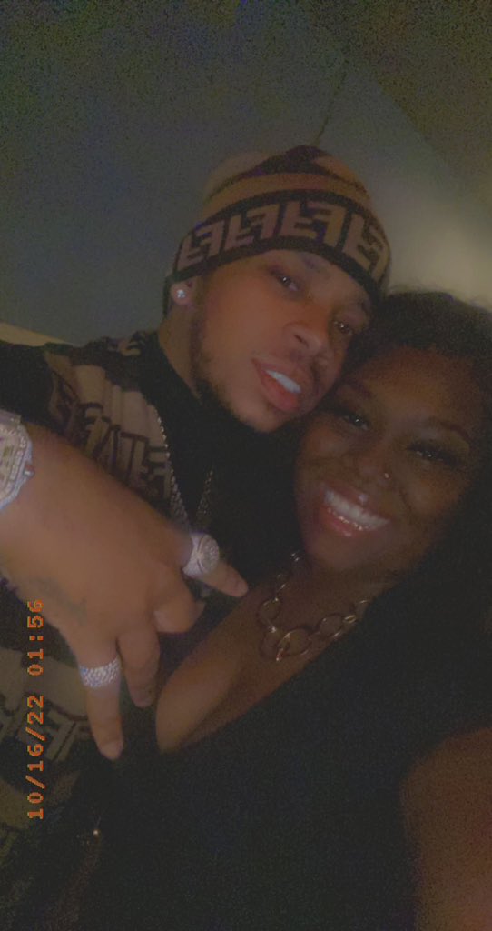 immizzkelsz's tweet photo. #tbt to Saturday with @VedoTheSinger !!! I’m still smiling !!! https://t.co/Azgag9M4e1