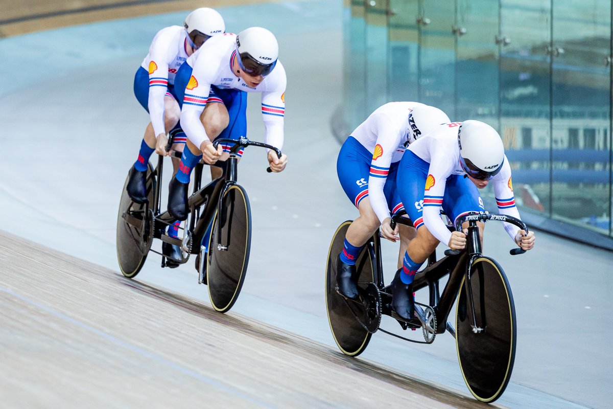 It's an opening night HAT-TRICK! Gold for the Mixed Tandem Team Sprint!! 🌈 Libby Clegg piloted by Georgia Holt & James Ball piloted by Steffan Lloyd power to the third World Title of the evening! #SQY2022