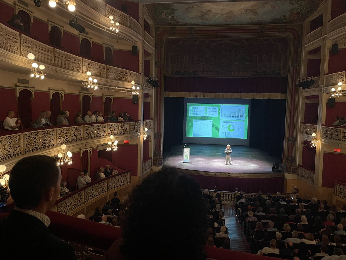 Avui a la conferència  "Un cervell sa per a tota la vida🧠. Com prevenir l'Alzheimer des de la infantesa 👧👦" organitzada per la Fundació Rosa María Vivar i la <a href="/fpmaragall/">Fundación Pasqual Maragall</a> ! 
👏Per una molt bona causa ❤️