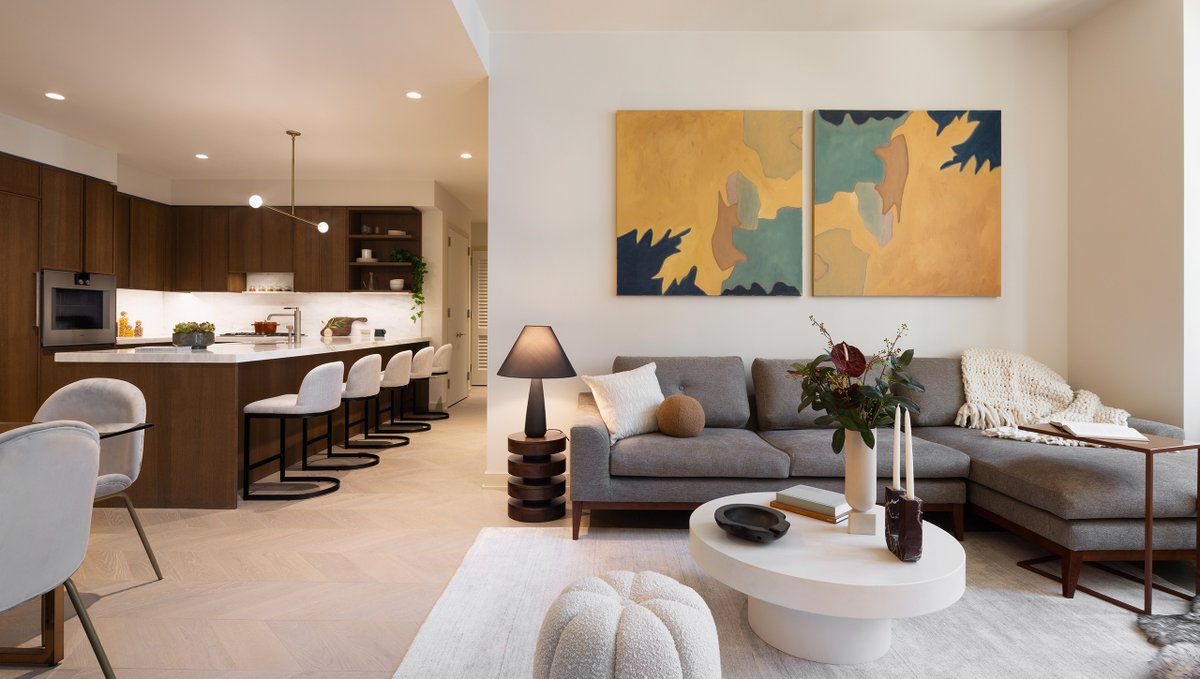 TheLXCollection's tweet image. Front &amp;amp; York, the @MorrisAdjmi-designed condominium building transforming a full block at 85 Jay Street in Brooklyn’s Dumbo neighborhood, is showing off its interiors and three new model residences designed by ASH Staging. 

See more: bit.ly/3yX1ti6