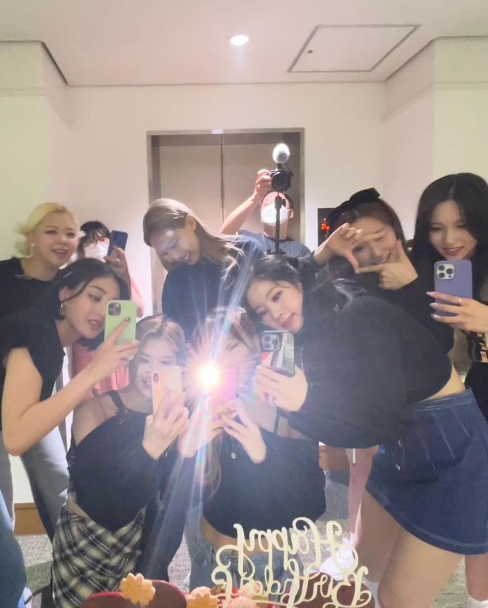 chaengallerys's tweet photo. 221021 | #CHAEYOUNG ig update! ❤️ (2)
    › #채영 › #트와이스 › @JYPETWICE https://t.co/ItwHx2i2wc
