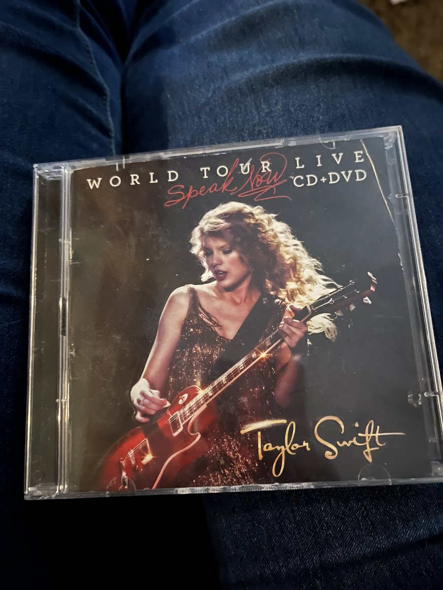 natarino_'s tweet photo. Kicking off my #midnighTSnosleepover by watching the one tour I wasn’t able to go to! #TSmidnightTS https://t.co/SoXPsp5U8S