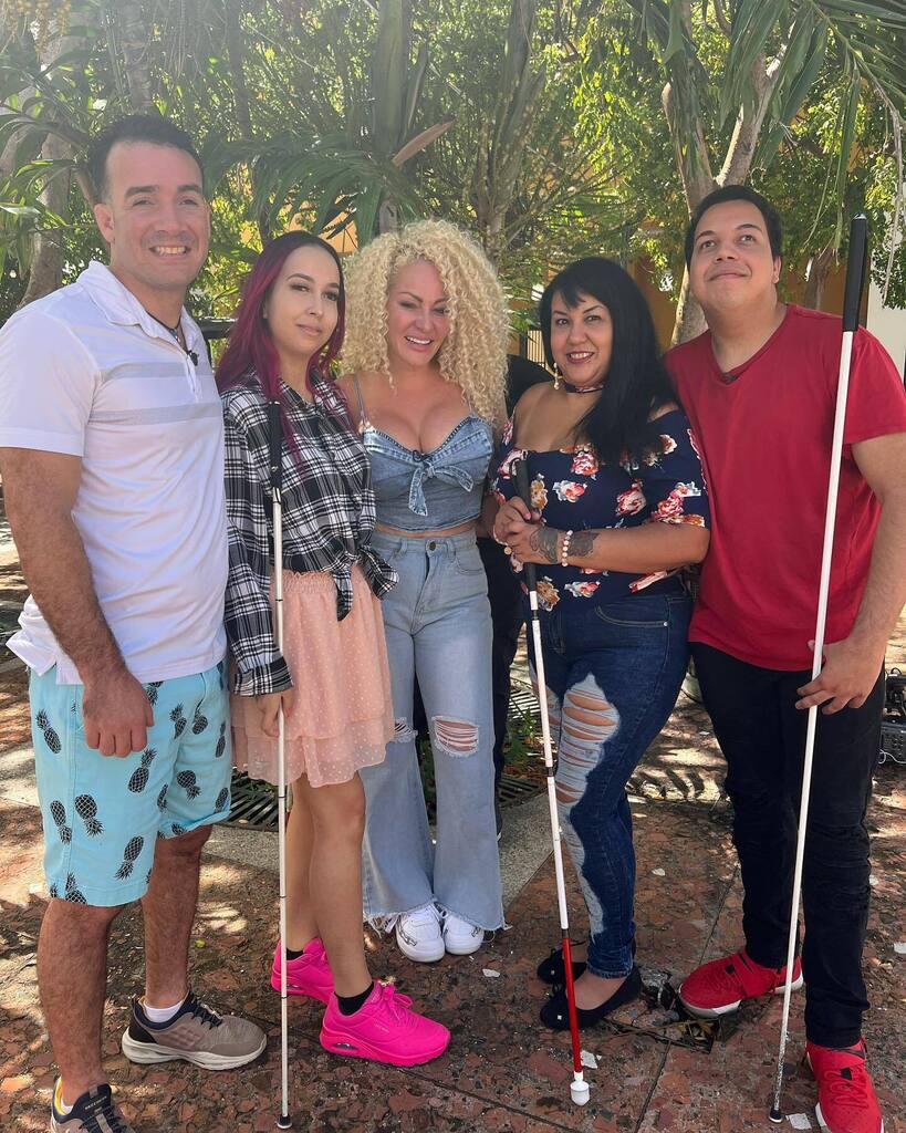 La vida me ha dado la oportunidad de conectar con estos seres q aunque son ciegos SON LUZ para quienes los conocen.  Mis ciegos bellossssss 🫶🏼✨😍 
@luisjabdieljudoply 
@iamjeyoficial su mamá y su hermano

@BurbuNite instagr.am/p/Cj8d8RHgoaT/