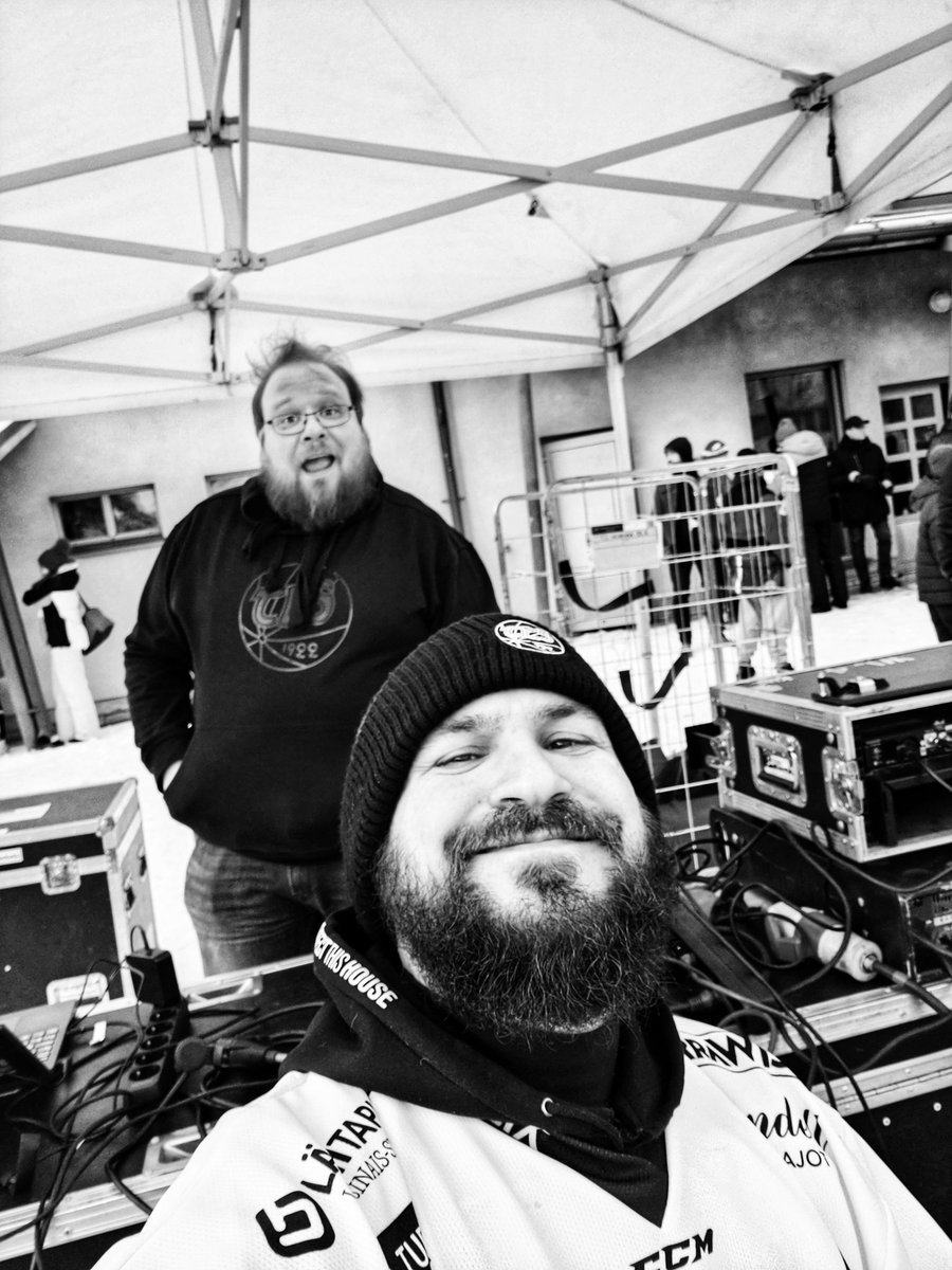 Isimies_fi's tweet photo. @m_silvennoinen @nurmenatte Mies kuin ääni 🖤🤍 https://t.co/eXBGyfsod9