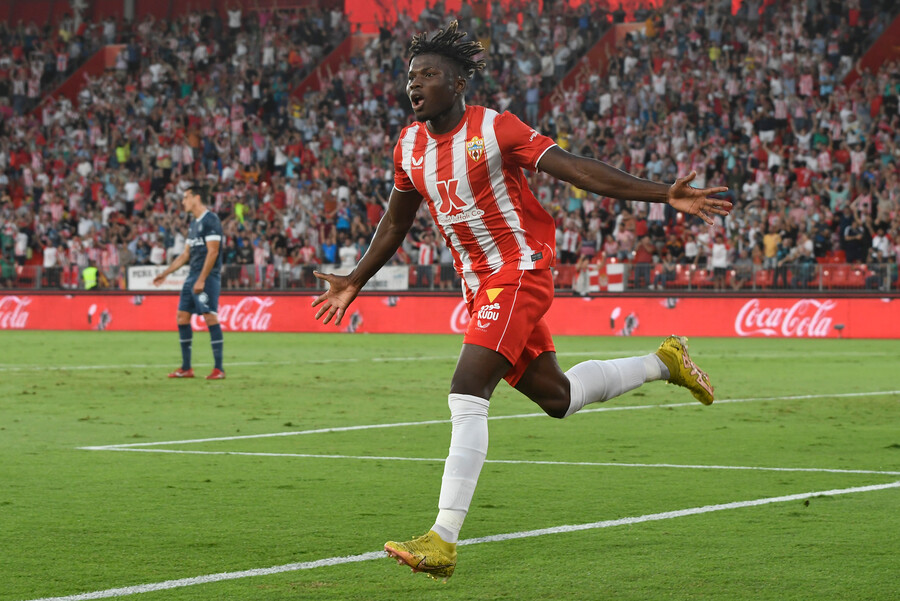 ❌¡GOL anulado al Girona en el 97! #LaLiga #AlmeriaGirona ⚽️Polémica falta de Yangel Herrera a Fernando en la jugada del gol y justo después el colegiado pita el final del partido 3 Almería 2 Girona rtve.es/deportes/futbo…