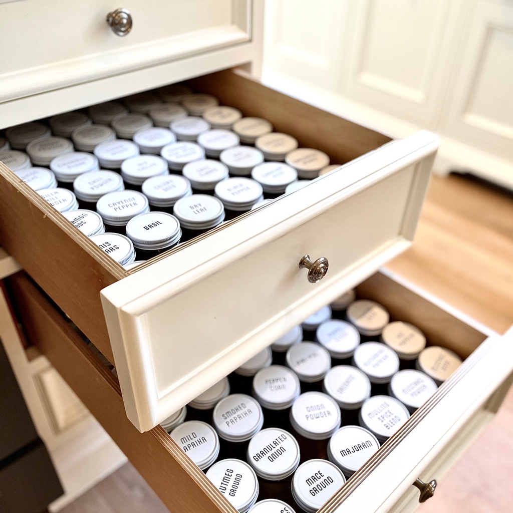 Kitchen dreams: two drawers for spices!

Let us organize your kitchen to the T and we might even free 2(!!) drawers for spices for you.

Double the L-O-V-E

Put Blisshaus jars on your wishlist this year
Build your own #foreverpantry

#Blisshaus - Pretty #pantrywithapurpose