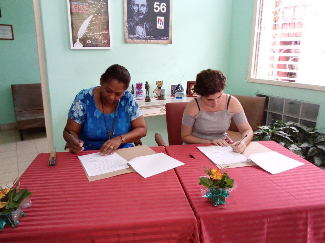 UpecNuestra's tweet photo. Con la presencia de las máximas autoridades del PCC y el Gobierno en #VillaClara, entre otros invitados, se realizó el proceso oficial de entrega a la nueva presidenta en funciones @Roxana Soto del Sol de manos de nuestra presidenta saliente @BoliviaTamara. EXITOS!!!! https://t.co/bGnrnl9gWd