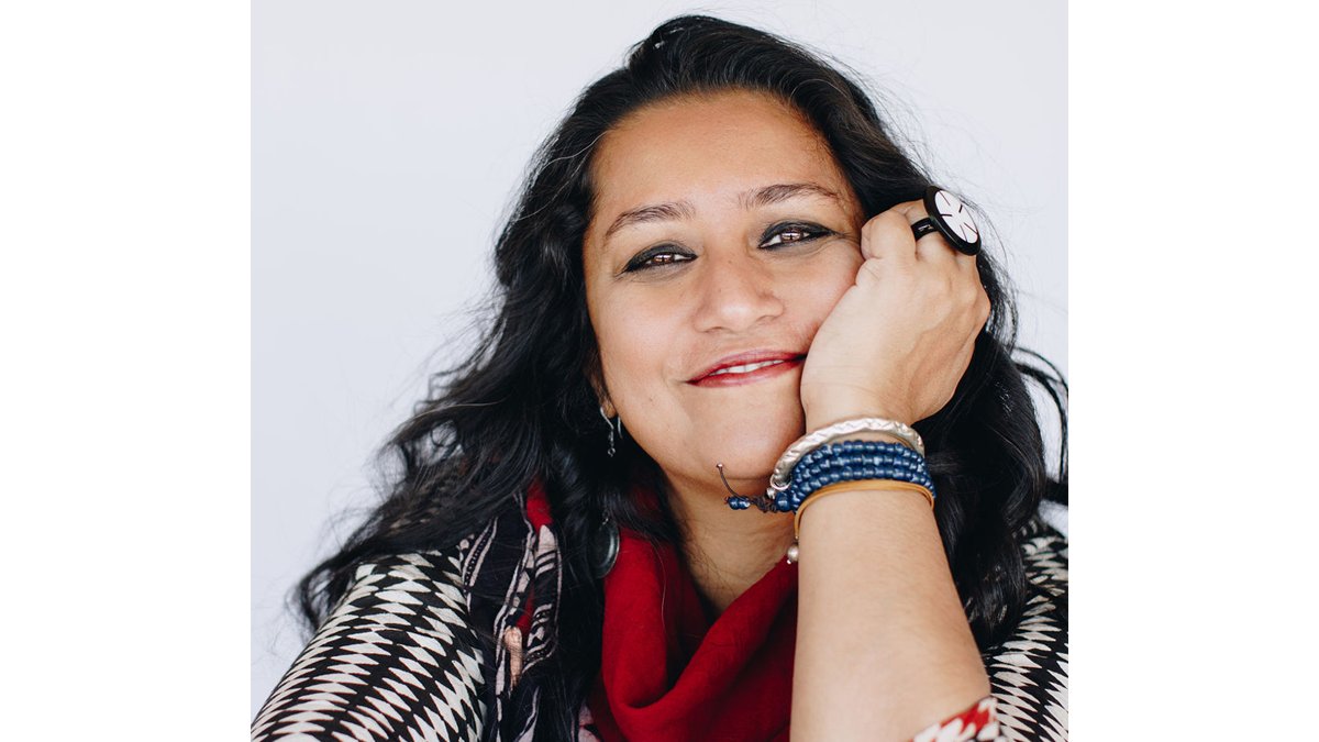 #ClipOfTheDay: “In 1993, when I boarded my first international flight, I sat at the window seat watching my country slowly dim into a whiff of clouds in the dark.” @WriteMadhushree reads from her debut book, Khabaar, in this @warwicksbooks event. at.pw.org/Ghosh