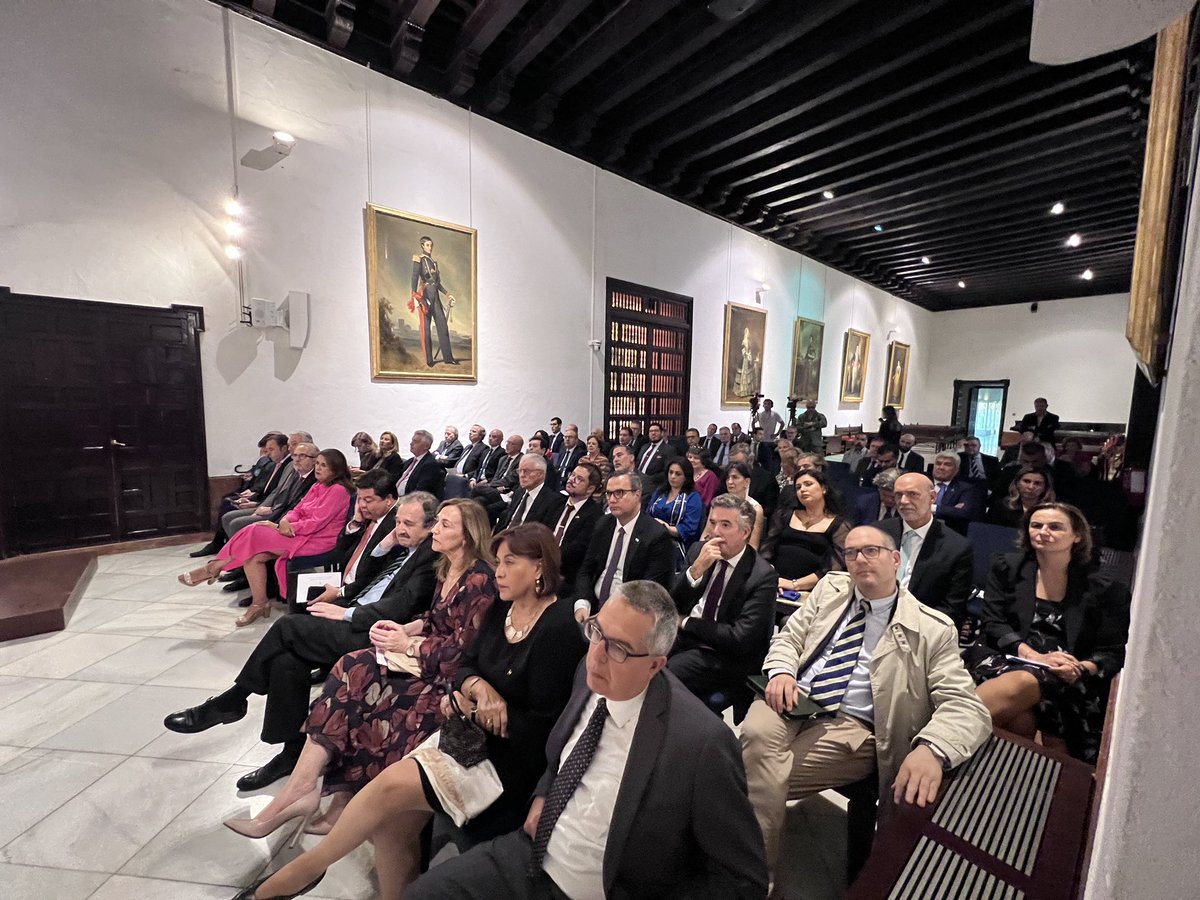 Mi bienvenida a #Sevilla a todas las embajadas iberoamericanas que llegan a nuestra ciudad para este encuentro con el que arrancamos los preparativos de la conmemoración del centenario de la Exposición de 1929. Especial agradecimiento a la <a href="/camaradesevilla/">Cámara de Comercio de Sevilla</a> y a <a href="/AmparoGraciani/">Amparo Graciani</a>.