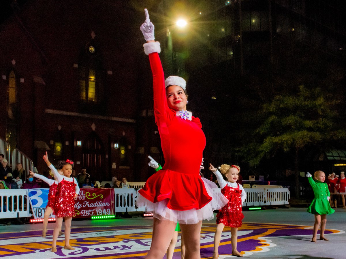 NovantParade's tweet image. Dance the night away at the 76th annual Thanksgiving Parade! 💃🕺
.
.
.
#novanthealth #novanthealththanksgivingparade #thanksgiving #thanksgivingparade #cltthanksgiving #cltthanksgivingparade #queencharlotte #charlottenc #visitnc #illuminatedimagination