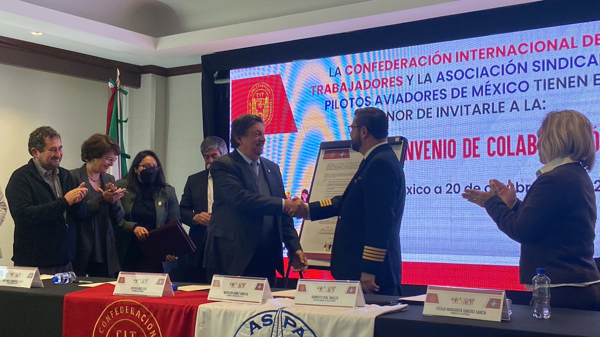 sege_aspa's tweet photo. El día de hoy, se vivió un momento histórico en la vida sindical y laboral, firmando un convenio de colaboración con @NGomezUrrutiaMX @CITMx_ 
 
Creando alianzas por un México con condiciones favorables para cada uno de sus trabajadores. 

#Hoy #Aspa #Sindicato #Gobierno https://t.co/F3axAR5YcO