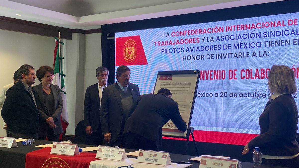 sege_aspa's tweet photo. El día de hoy, se vivió un momento histórico en la vida sindical y laboral, firmando un convenio de colaboración con @NGomezUrrutiaMX @CITMx_ 
 
Creando alianzas por un México con condiciones favorables para cada uno de sus trabajadores. 

#Hoy #Aspa #Sindicato #Gobierno https://t.co/F3axAR5YcO