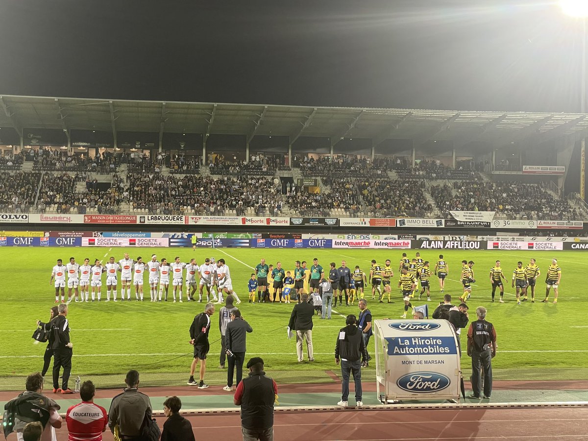 MathieuRiviere's tweet photo. En place! Allez Agen!! 🔵⚪️ #SMSUA https://t.co/hteb6jUxPq