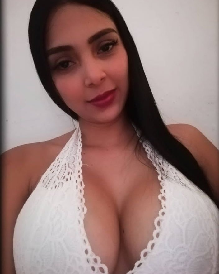 Noti_Sole's tweet photo. Buenas tardes mis amigos tuiteros  al natural este jueves 🤭😘🧘‍♀️🌻🇻🇪🤗 
#ComunicadoraDigital 
#10AñosDelGolpeDeTimón https://t.co/SvOFLqsGnz