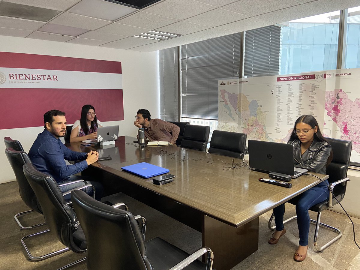 ChavaAdame's tweet photo. El día de hoy sostuvimos reunión importante para nuestros beneficiarios en #Guerrero, seguiremos gestionando para mejorar el bienestar de las niñas y niños de nuestro hermoso estado.

#Mexico2022 #SecretariaDelBienestar #NiñasYNiños #PABNNHMT #NiñosEnOrfandadMaterna https://t.co/BSQQ8bTVCM
