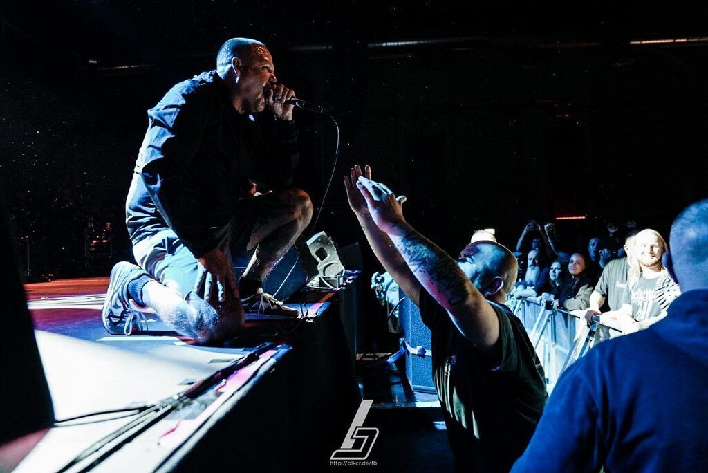 BlackChester's tweet photo. New on Insta: TERROR - Huxleys Neue Welt, Berlin #terrorhardcore #terrorhc #lahc #berlin #huxleysneuewelt #concertphotography #musicphotography https://t.co/7hCbxrG1ec https://t.co/iDb8FBjZMZ