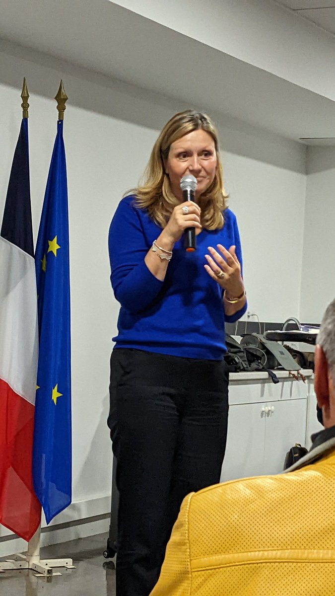 🕶️🇫🇷MacronardsFM 🕶️#TiensBonMacron tweet media