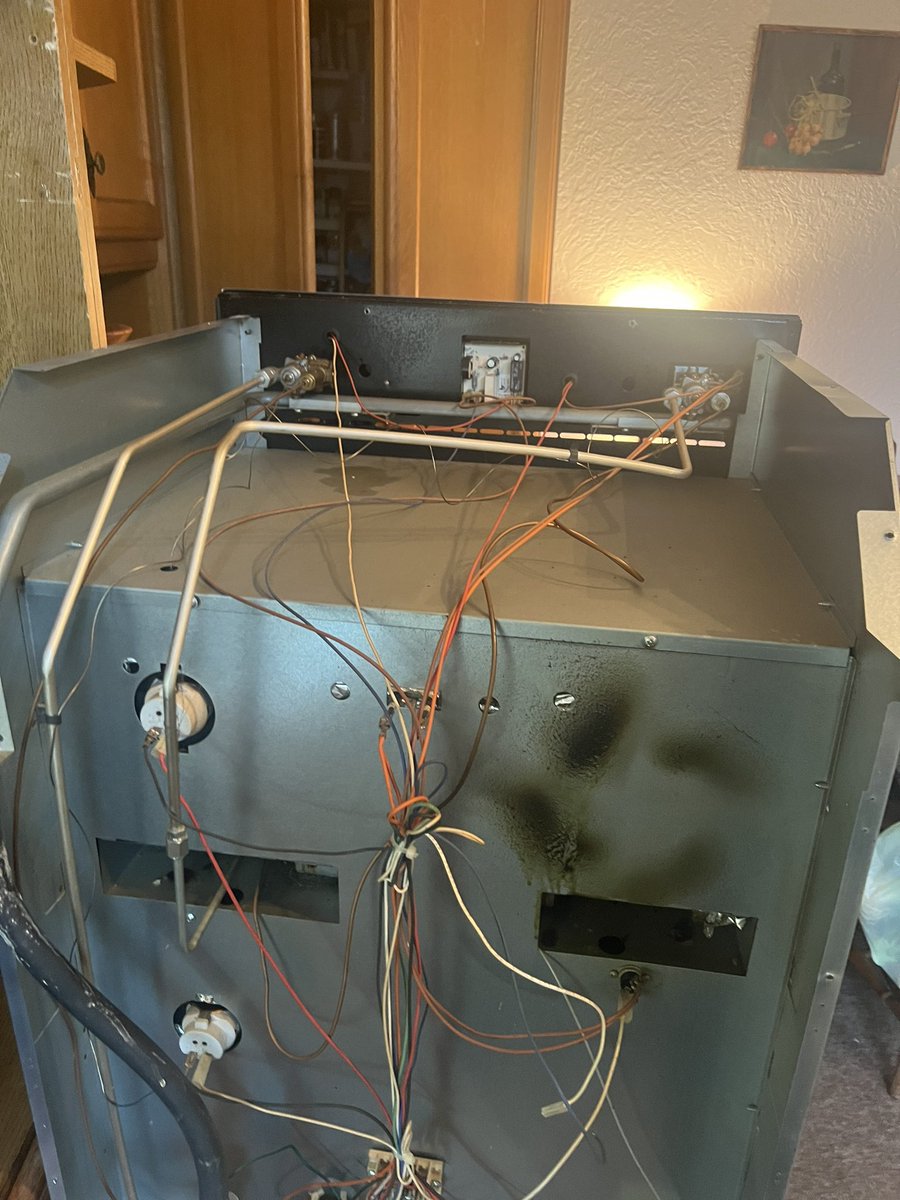 🔥🔥🔥 COOKING ON GAS 🔥🔥🔥

Not only are we one of Sheffields number 1 boiler repair engineers but we are also pretty damn good with cooker repairs and installation 🔧🔧🔧

If you have and broken boilers, cookers or gas fires then please get in touch.