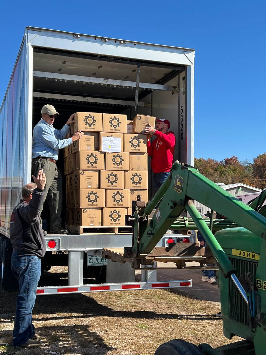 📍 Last Stop: Gallia County! With the help of @cfaes_osu, @OhioStAthletics and so many others, we delivered 175,000 meals to food insecure Ohioans in SE Ohio! Thank you to @WestVirginiaU and @WVUExtension for the partnership, and @cocacola for all the support! #BuckeyesCare