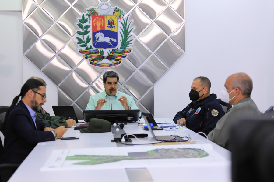 mippci_ven's tweet photo. 📢¡𝐀𝐬í 𝐥𝐨 𝐃𝐢𝐣𝐨!  🇻🇪
Pdte. @NicolasMaduro: La fuerza y el poder que somos nosotros es para proteger al pueblo en sus necesidades, en sus dificultades, en sus luchas. Somos gente de experiencia, de responsabilidad y de mucho amor por nuestra Patria.
#10AñosDelGolpeDeTimón https://t.co/a1DOXFzImP