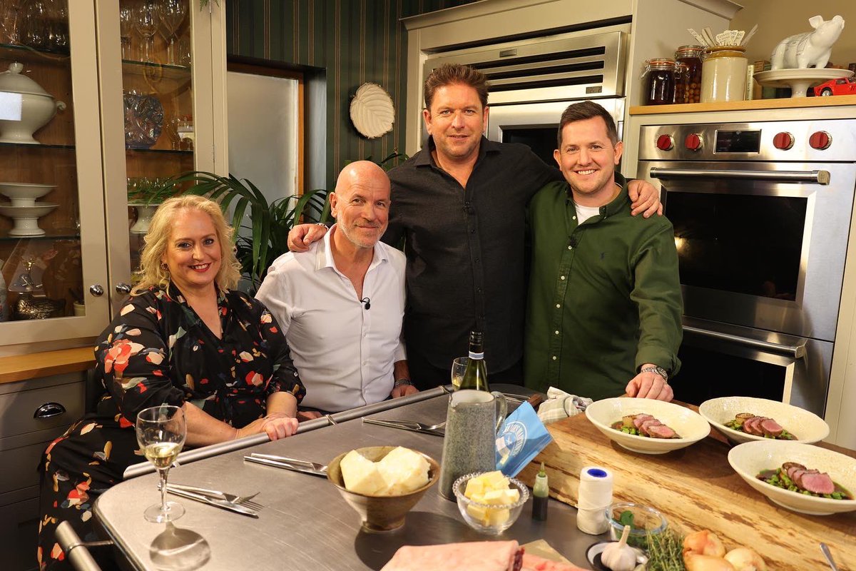 RichardBertinet's tweet photo. There will be no “lettuce” on this show… just lots of laughters and great food! I’ll be showing you how to make my famous Almond croissants.. also with @jamesmartinchef @Johnhookerchef
@AlysiaVasey
@ranvir01
#saturdaymorningkitchen https://t.co/t2N9DPeFQX