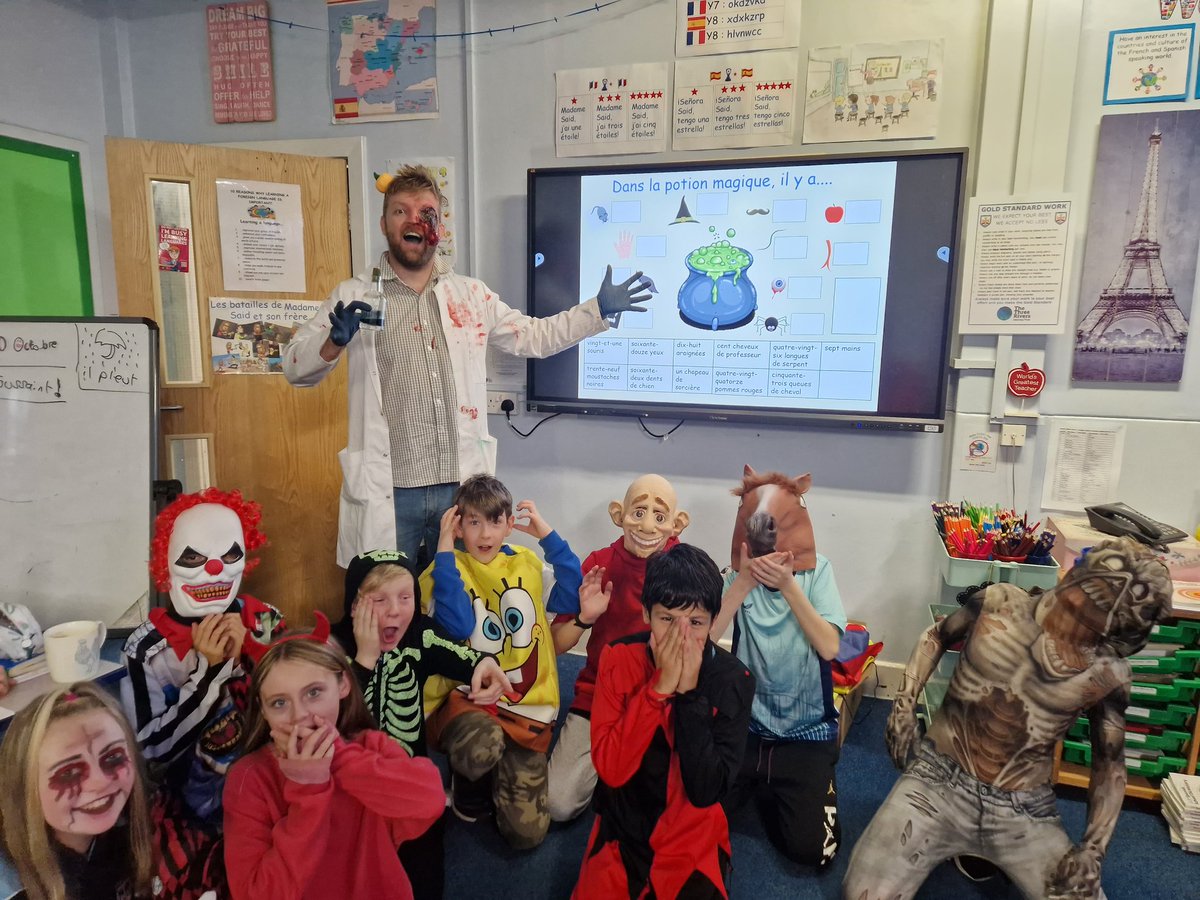 🇫🇷 Le scientifique fou et ses petits assistants 🧪💥😵🧐
#francophone #happyhalloween #chantrymfl