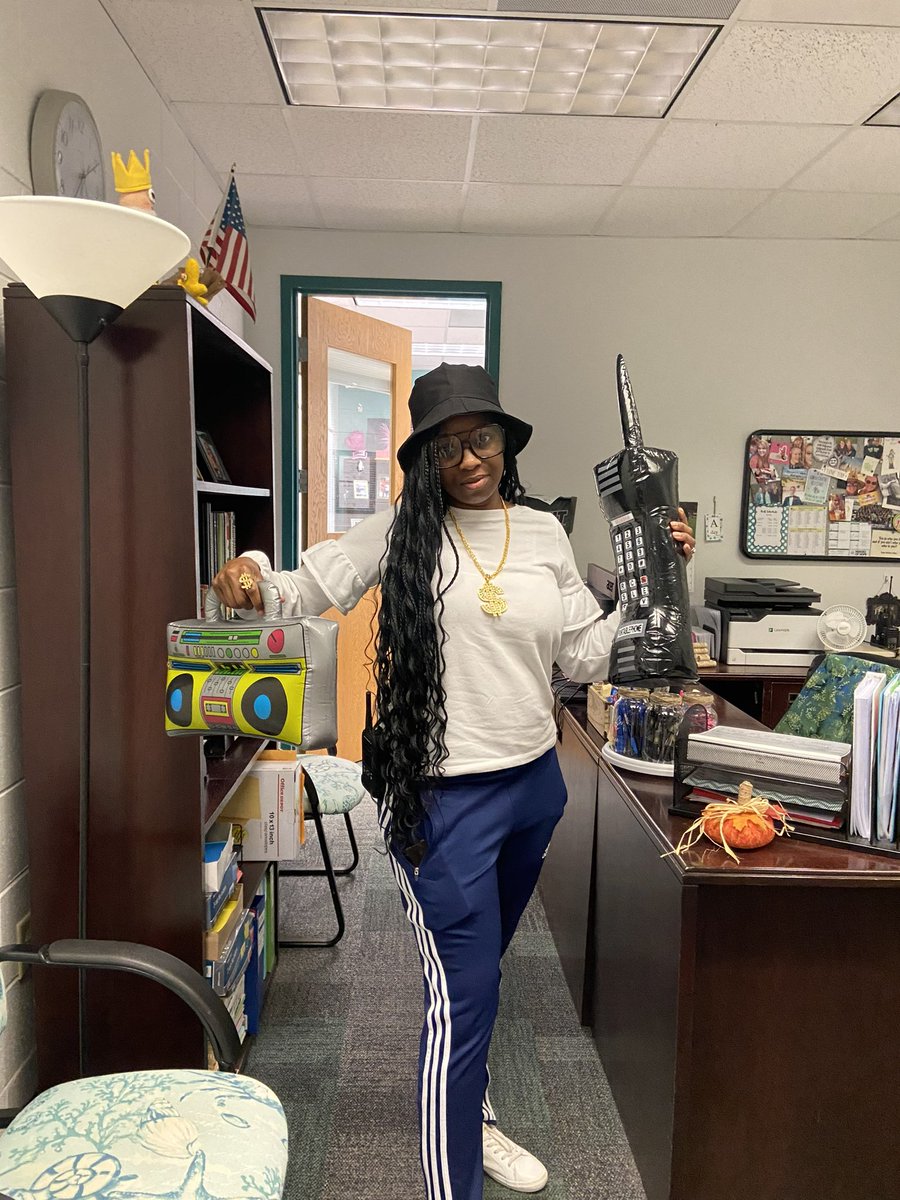 ShantellaCook's tweet photo. THROWBACK THURSDAY @JamestownHigh I took it back to the 80’s and 90’s Hip Hop! #Bronxgirl #Homecoming2022 #Eagles🦅#APFUN https://t.co/NABR9Dtet5