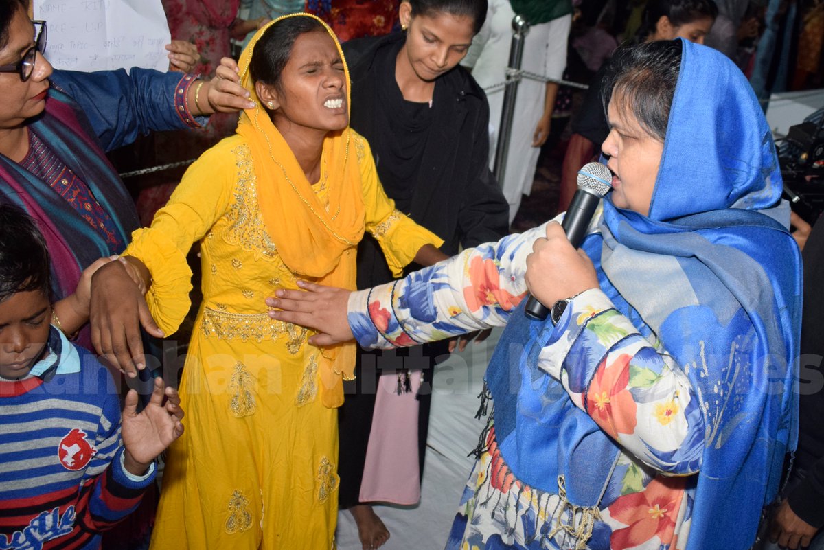 pastorkanchan's tweet photo. The fire of Holy Spirit is touching them.
#KMM #EndTimes #ThursdayLiveService #PastorKanchanMittal #ChangeraChurch #PowerfulPrayer #HolySpirit https://t.co/BPMy4IciSq