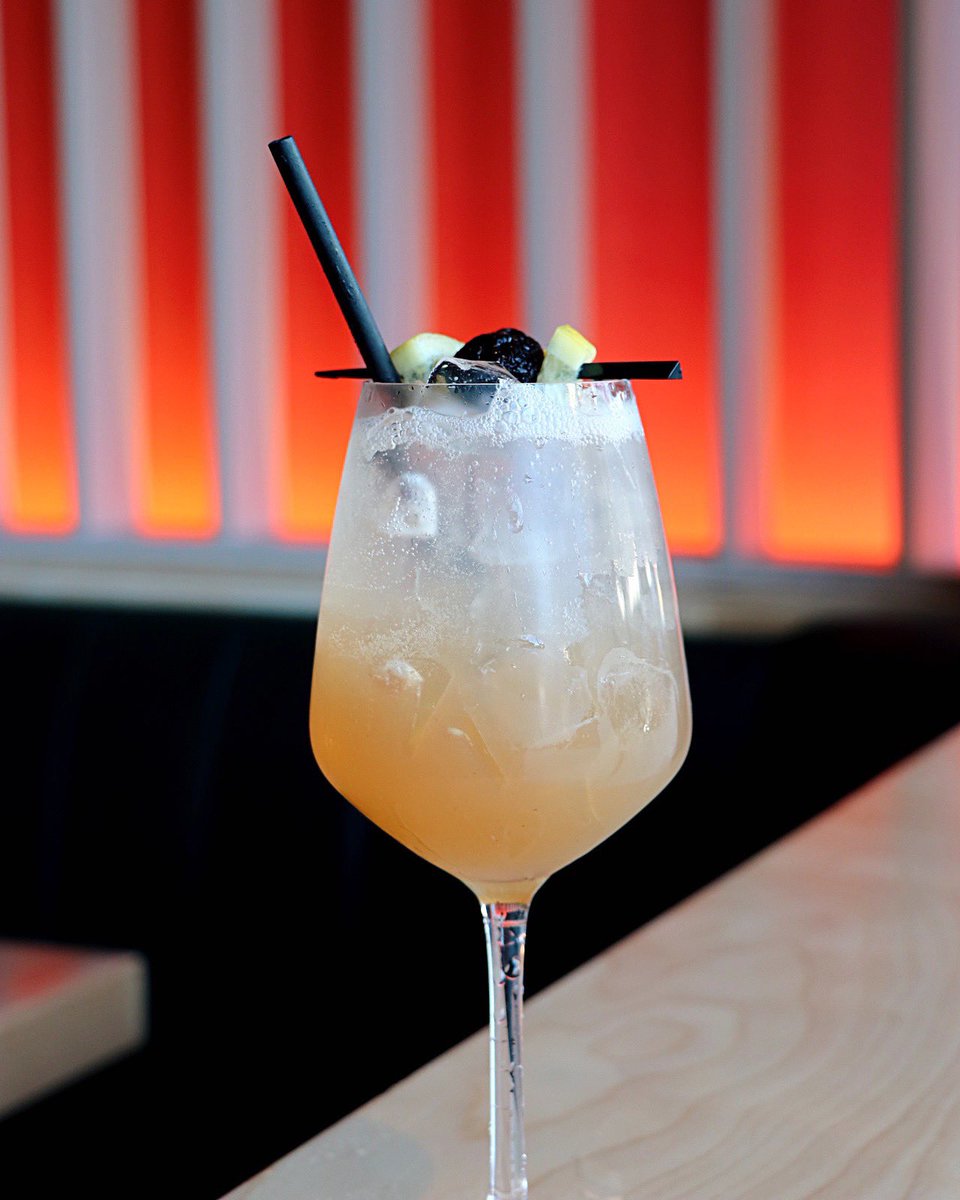 brightside_CLE's tweet photo. A Thursday happy hour is just what you need tonight.
I Don't Give a Fig // malfy gin, fig simple, cointreau, lemon, cardamom bitters, prosecco.

#brightsidecle #brightsidecleveland #ohiocity #brightside https://t.co/hgbFIF50Sb