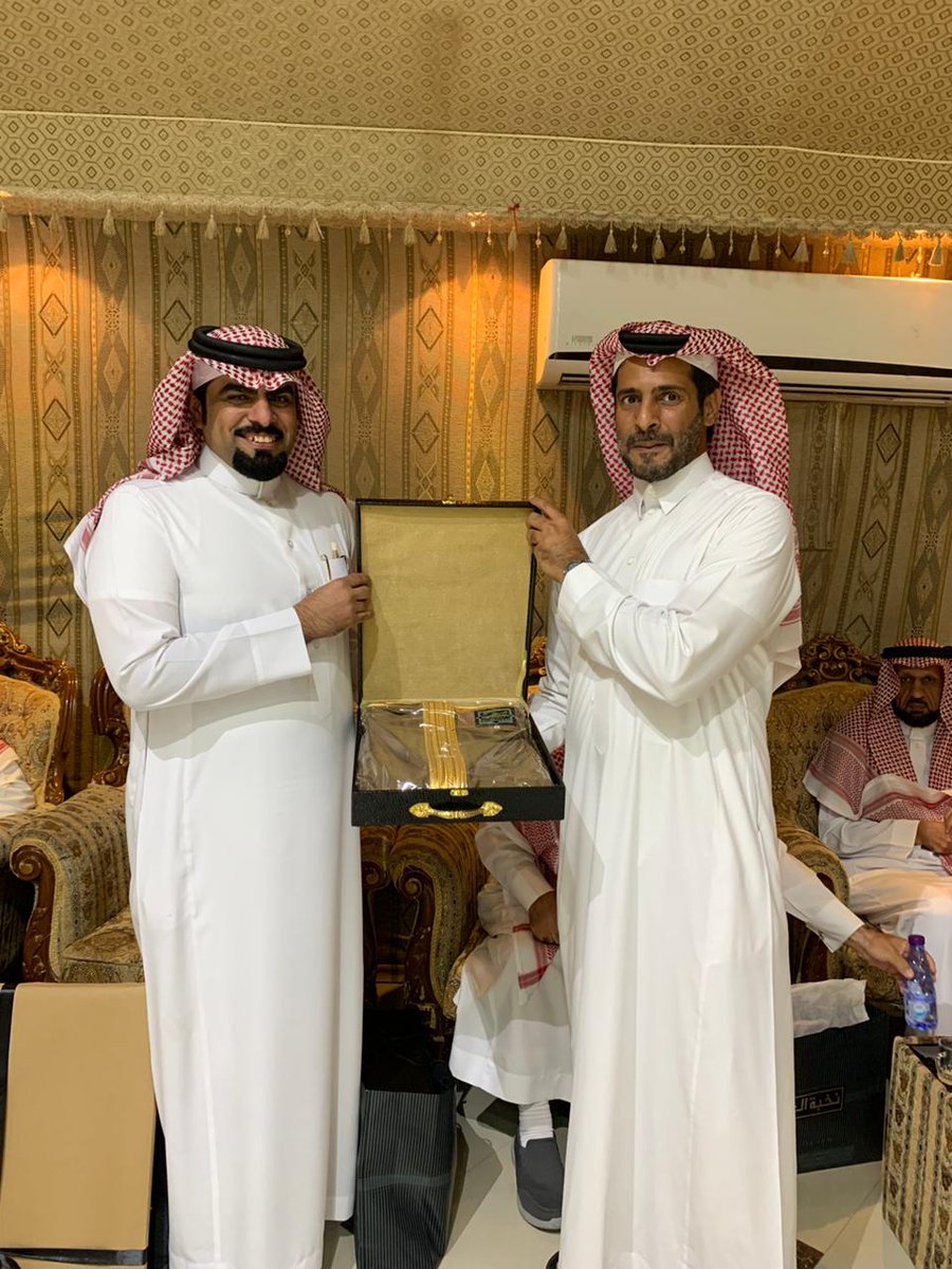 Hussain63699173's tweet photo. في ليلة من ليال الوفاء كرم الزملاء في المعهد العلمي في الرياض فضيلة مدير المعهد السابق الأستاذ سعد آل جليميد
@saad__zaid 
#التعليم #التقاعد #ليلة_الجمعة https://t.co/bvuX6k4QBB