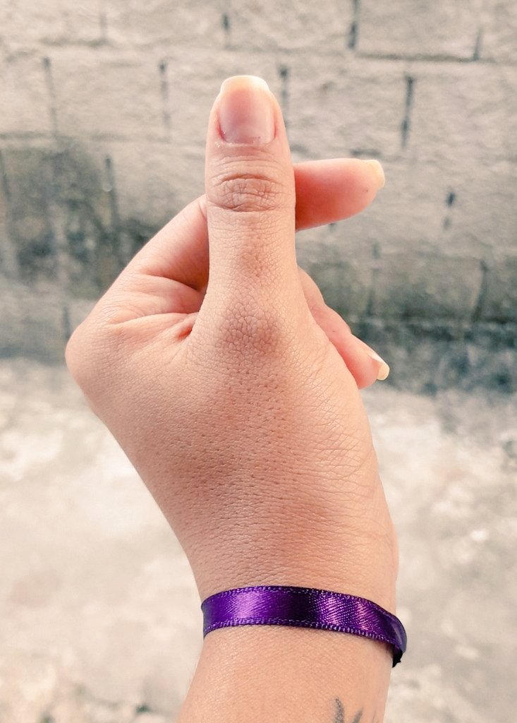 JuRodri46913138's tweet photo. "Até que a última army bomb se apague" 
"Vamos envelhecer juntos"
💜💜💜💜💜💜💜
#AlwaysWithBTS https://t.co/ikIAV8g4Xv