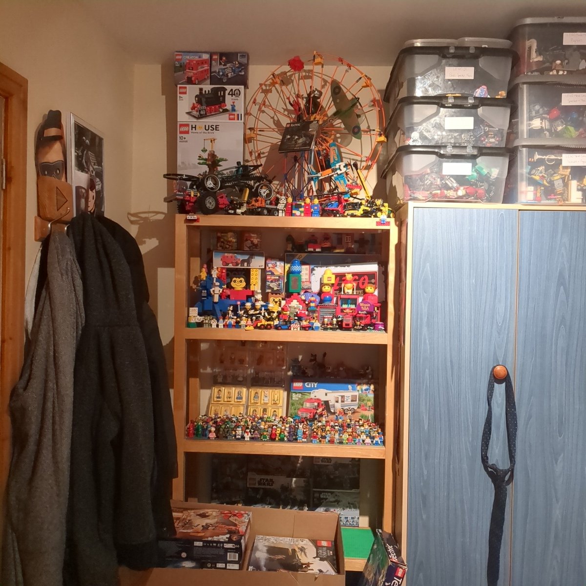 Ted2001yt's tweet photo. @MandRtweets My current collection in my room https://t.co/W2hrYTu297
