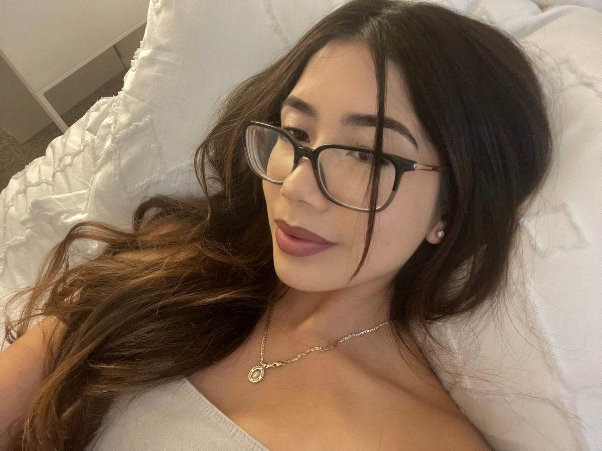 gabriiellaaax's tweet photo. tried a new lip combo https://t.co/Jfd9TnEiq7