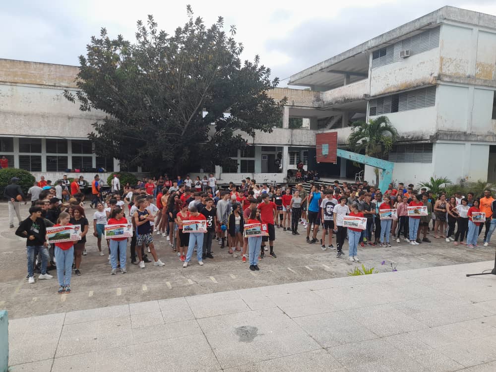 BeatonNunez's tweet photo. Participan miembros del Consejo de Dirección Provincial de Deportes en Sancti Spiritus en la Inauguración de los Juegos Deportivos Copa FEEM 2022,los mismos tendrán como sede principal el IPVCE Eusebio Olivera #CopaFEEM #DeportesSanctiSpiritus #VamosconTodo https://t.co/fgUE8rc2tx