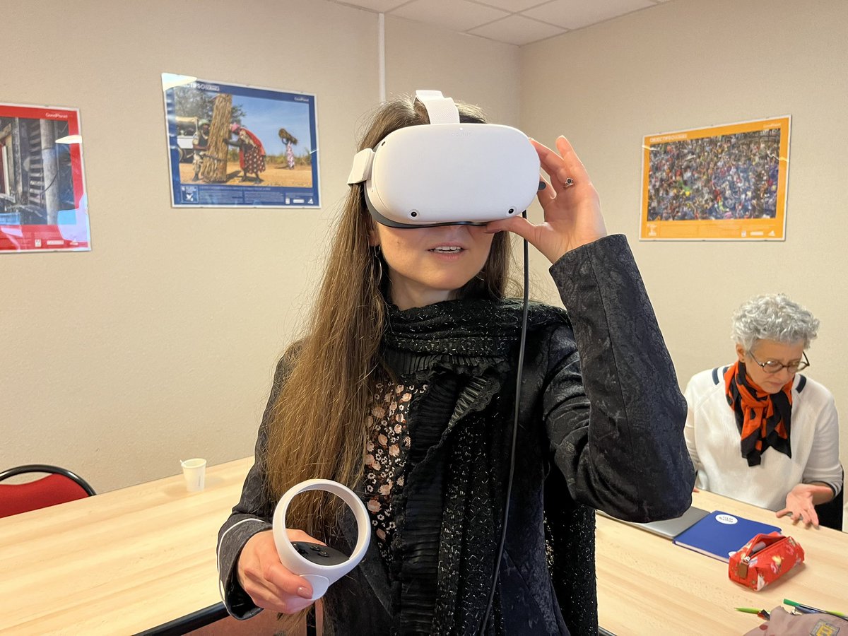 LanzerotiSandr1's tweet photo. Réunion du GTP LCA : intervention du GTP #réalité_virtuelle de la @dane_nancy_metz pour accompagner les langues anciennes qui s'emparent de la VR et de la 3D pour innover. Conception de scénarios pédagogiques inédits pour construire l'école de demain avec le projet #mare_nostrum. https://t.co/yuc5nhfBgK