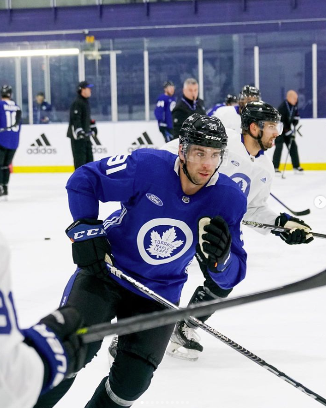 Assurez-vous d’assister à la @torontomapleleafs de jouer au ScotiaBank Arena alors que la saison 2022-23 de la LNH tire à sa fin avec seulement quelques jours à jouer. Sans restrictions cette année, il y a tellement de choses à apprécier et à célébrer! #goleafsgo