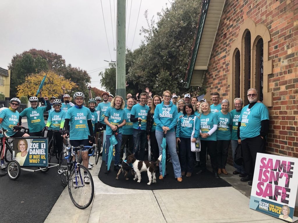 RageSheen's tweet image. I’m a big fan of what the Teal independents are doing. But wary we’re not understanding what’s going on here. As we’re seeing in the UK right now, when popularity-based politics inevitably fails, it’s usual attempt to keep going is to just diversify the popular choice. /1 #auspol