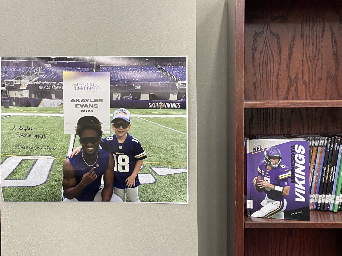 Got the best surprise today! Thanks <a href="/AkaylebEvans/">Akayleb Evans</a> for our autographed poster! #VCLibrary #Valleycreekpride #VCEStrongerTogether #youbelongatVCE #vikings #myMISD