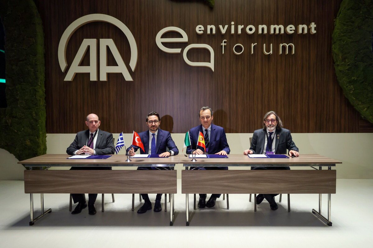 EFEverde's tweet photo. Cuatro agencias de noticias del Mediterráneo firman una declaración para proteger #bosques y contra los #incendiosforestales
https://t.co/xduE9YaYI4
#AWordForABetterWorld 🌿🌍 #EnvironmentForum @anadoluajansi @AA_Environment @Arturolarena https://t.co/xE0aPHtPYL