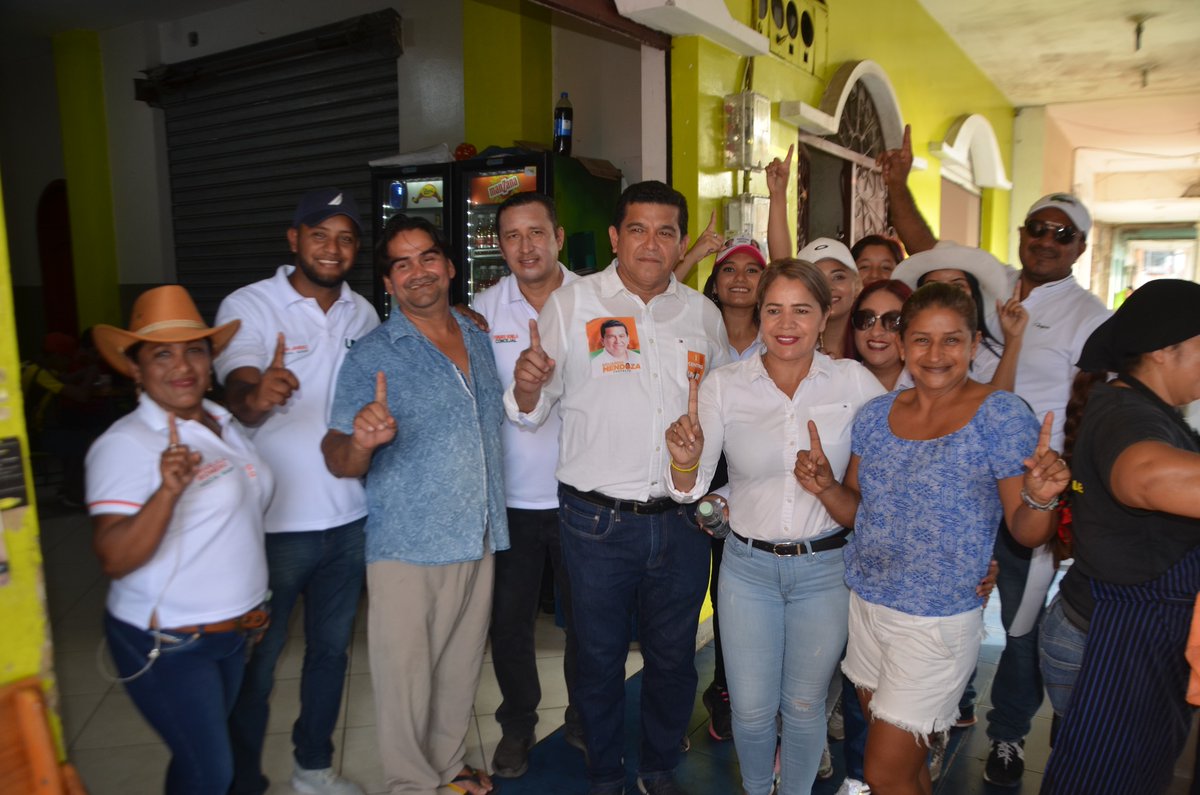 edumenpal's tweet photo. Caminamos las calles de la parroquia #San #Carlos saludando a su gente y llegando con nuestro mensaje de cambio junto a Karina Miranda y los candidatos a concejales de #Quevedo, gracias por el respaldo y apoyo brindado ☝️🧡
#LaEsperanzaDeLosRios
#UnirLosRios https://t.co/EY6WC6B9f5