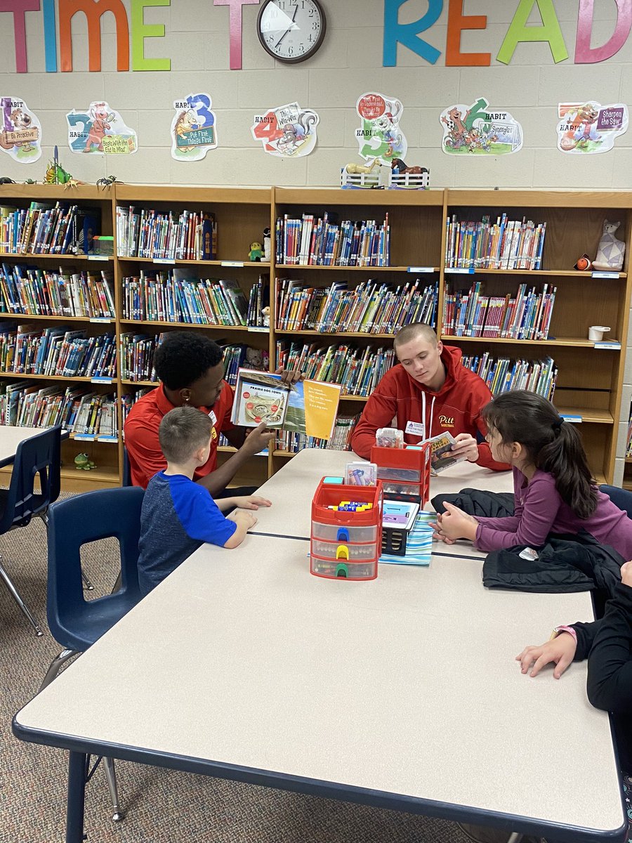 Today our players stopped by Meadowlark Elementary to read to some students. 

#OneTroop || #OAGAAG🦍