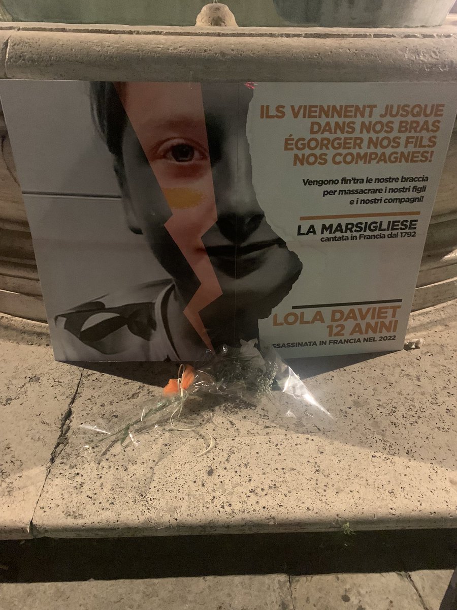 chiaralucetw's tweet photo. Oggi #Roma sotto l’ambasciata francese abbiamo reso omaggio alla piccola Lola Daviet. E abbiamo messo il colore arancione sul viso, perché oggi in Europa c’è un’emergenza: la violenza di irregolari nei confronti delle donne europee. Lola siamo noi #JusticePourLola https://t.co/MCLNBchddz
