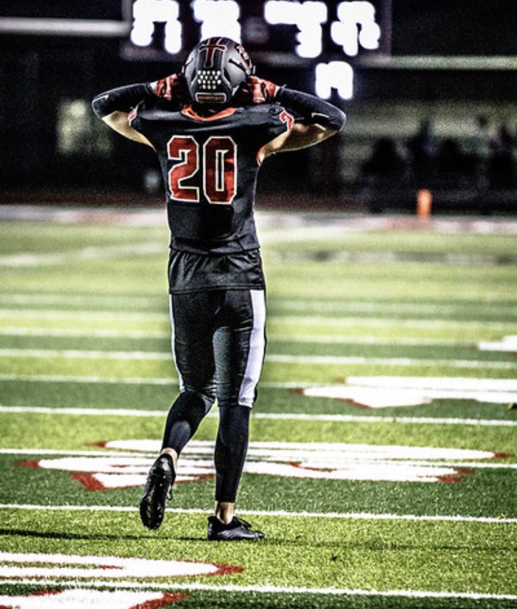DylanWilczynski's tweet photo. My season was ended short due to injury, here are my best plays from Weeks 1-8! @CoachNBowie @CoachJ_Sweeney @jacobpardonnet @CoachKrajacic @CoachAI @Joe_Vacik @McKeownDB @AdrianMcEwen @Coach_allendl @allen_feigel @CoachFlip11 @RisingStars6 
@LC_CHARGERS 
https://t.co/XeanZvbtsU https://t.co/lI8fk2tSFs